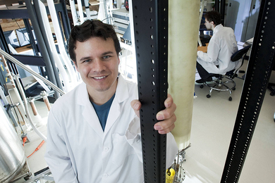 Photo of Pablo Jarillo-Herrero in a lab