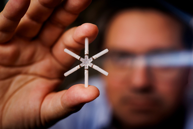 A star-shaped drug delivery device